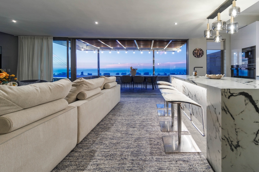 4 Bedroom Property for Sale in Green Point Western Cape